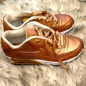 Nike rose gold airmax